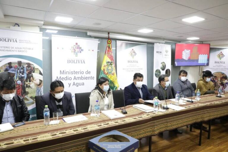 Sedem y MMAyA firman convenio para promover reciclaje en entidades públicas, privadas y organismos internacionales