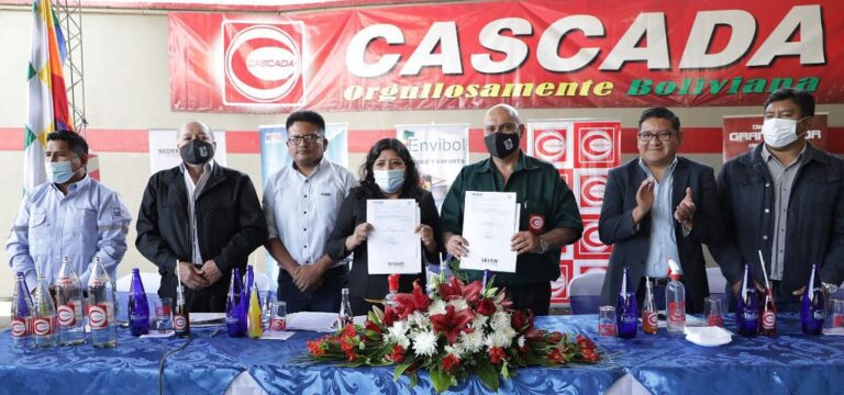ENVIBOL PROVEERÁ 12.6 MILLONES DE BOTELLAS A LA CASCADA POR MÁS DE BS 44 MILLONES DURANTE 6 AÑOS