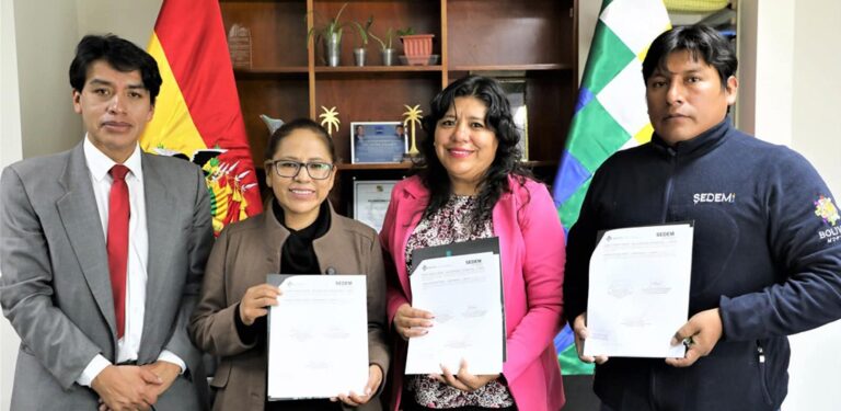 SEDEM FIRMA CONVENIO INTERINSTITUCIONAL CON LA CAJA DE SALUD DE CAMINOS PARA QUE BRINDE ATENCIÓN MÉDICA EN LA PLANTA ECEBOL-ORURO