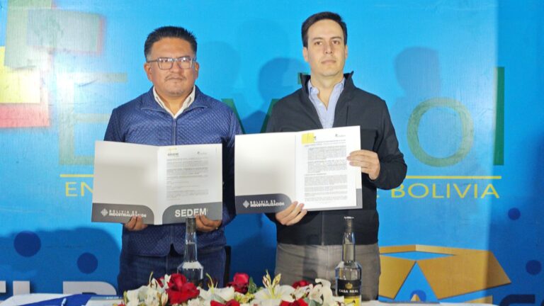 ENVIBOL OBTENDRÁ INGRESOS DE BS 14 MILLONES POR LA VENTA DE BOTELLAS A “SINGANI CASA REAL”