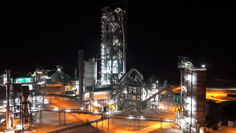 Gobierno promulga Contrato Administrativo Minero que permitirá a Ecebol Potosí la explotación de materia prima de la Cantera de Turicaya