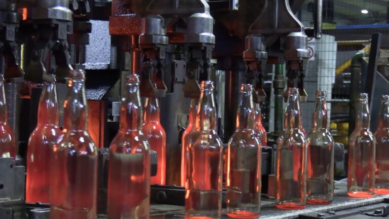 ENVIBOL prevé obtener Bs 77 millones por la venta de botellas con el sello “Hecho en Bolivia” esta gestión
