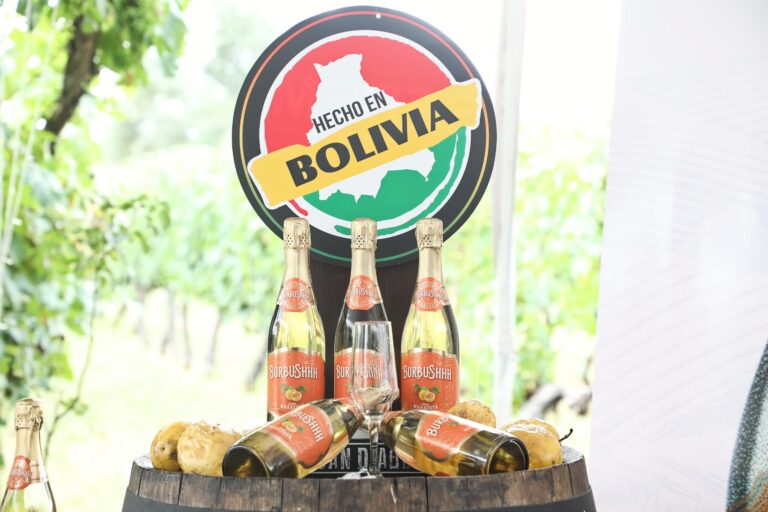 ENVIBOL y Bodega «Juan Diablo» renuevan alianza con la firma de nuevo Contrato Comercial