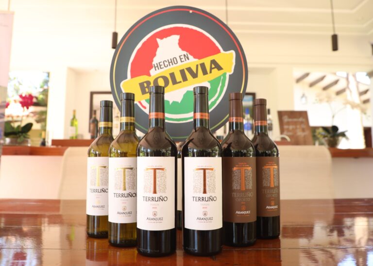 ENVIBOL FIRMA ACUERDO COMERCIAL POR MÁS DE BS 15 MILLONES CON VINOS ARANJUEZ