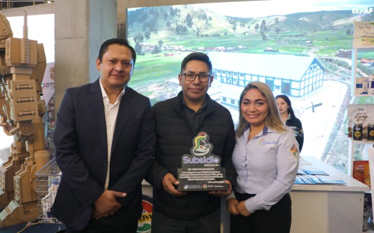 SEDEM INAUGURA SU STAND EN LA PAZ EXPONE CON PRESENCIA PRESIDENCIAL Y LIDERAZGO PRODUCTIVO