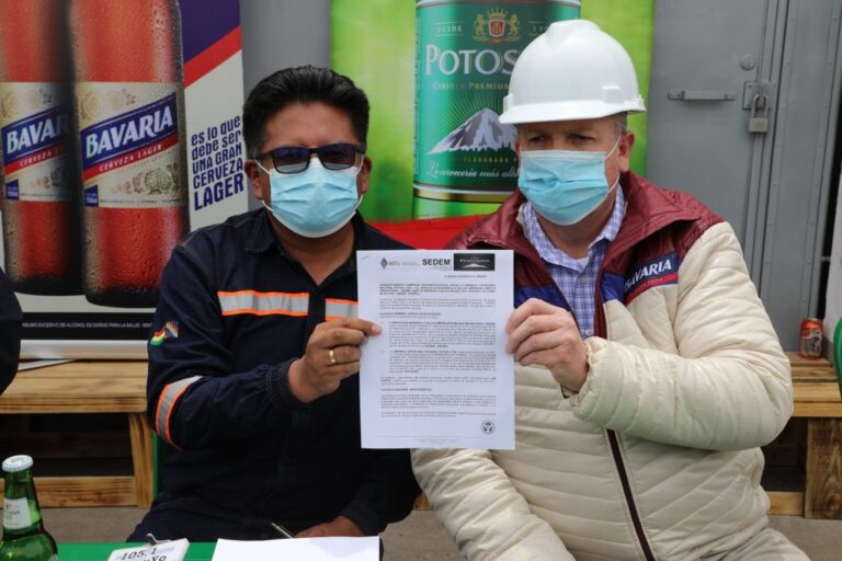 ENVIBOL FIRMA CONVENIO COMERCIAL PARA VENDER A LA CERVECERIA NACIONAL POTOSÍ CERCA A 4 MILLONES DE BOTELLAS POR MÁS DE BS 10 MILLONES DURANTE 6 AÑOS