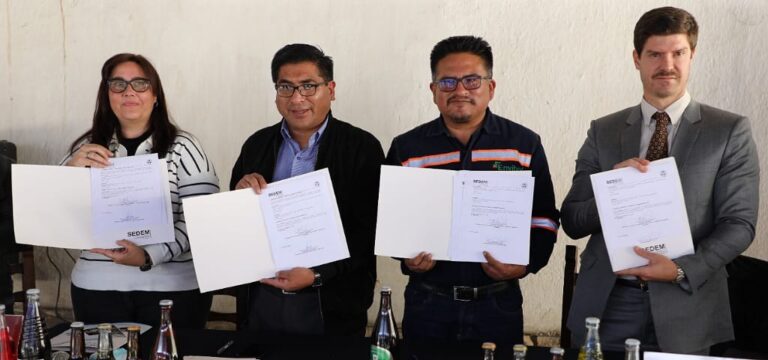 ENVIBOL PROVEERÁ 3.4 MILLONES DE BOTELLAS POR MÁS DE BS 8 MILLONES DURANTE 6 AÑOS A SALVIETTI DEL SUR Y  SOCIEDAD INDUSTRIAL DEL SUR