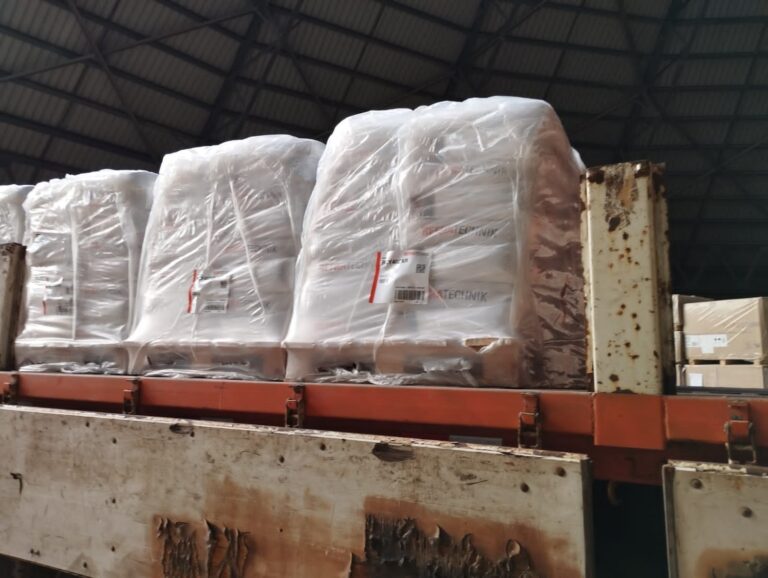 LLEGA A LA PLANTA DE CEMENTO ECEBOL POTOSÍ PRIMER LOTE DE LADRILLOS REFRACTARIOS PARA EL MONTAJE DEL HORNO