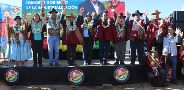 VICEPRESIDENTE DAVID CHOQUEHUANCA DA INICIO A LA CONSTRUCCIÓN DE  UNA MODERNA PLANTA DE AGROINSUMOS EN EN MUNICIPIO DE PATACAMAYA DEL DEPARTAMENTO DE LA PAZ