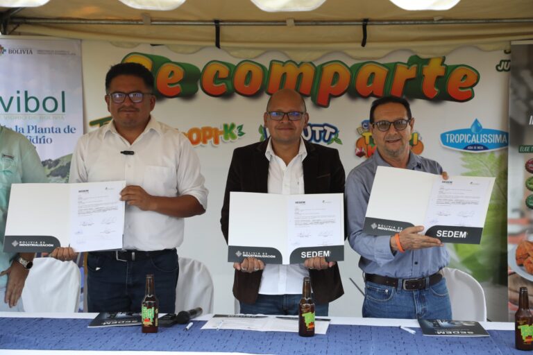 ENVIBOL proveerá a TropiFrut botellas con el sello “Hecho en Bolivia”por un valor de Bs 94.000