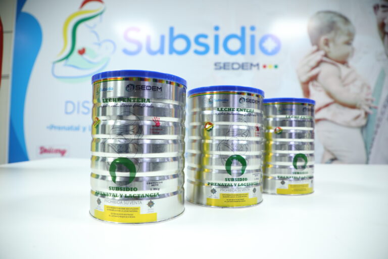 TRES TARROS DE LECHE Y PAQUETE DE BS 2.000: SEDEM REAFIRMA SU COMPROMISO CON LA NUTRICIÓN MATERNO INFANTIL